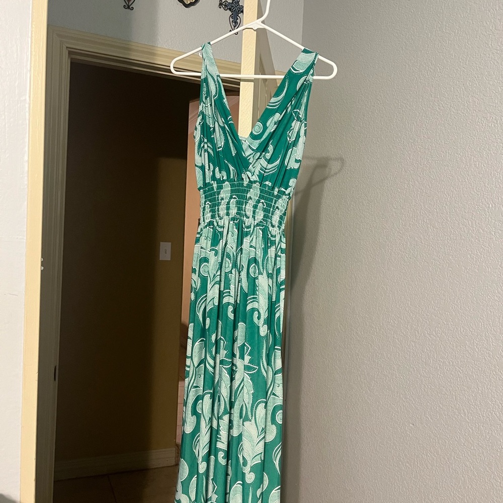 Elegant Green Patterned Dress